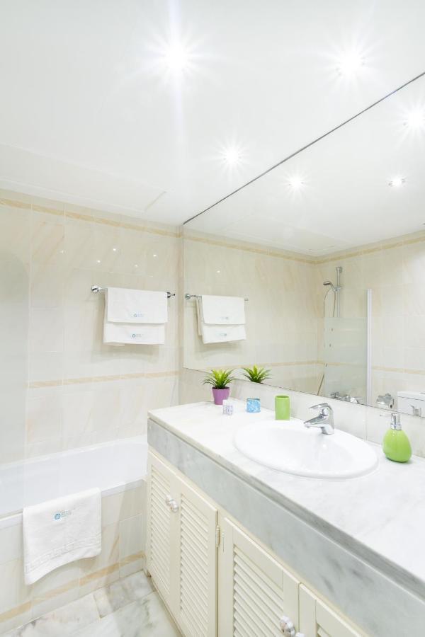 Marbella Banus Suites - Golden Beach Marbella Suite Bagian luar foto