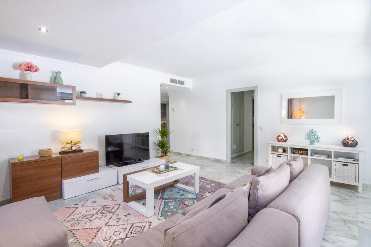 Marbella Banus Suites - Golden Beach Marbella Suite Bagian luar foto